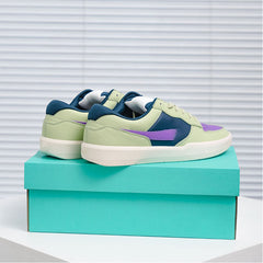 Men's sports shoes