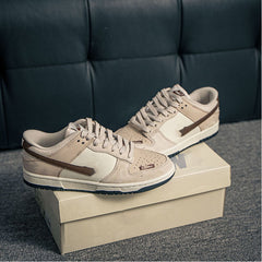 Men's sports shoes