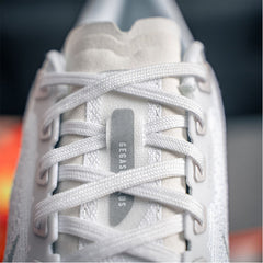 Men's sports shoes