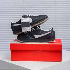 Men's sports shoes