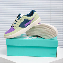 Men's sports shoes