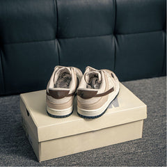 Men's sports shoes