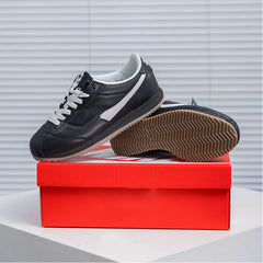Men's sports shoes
