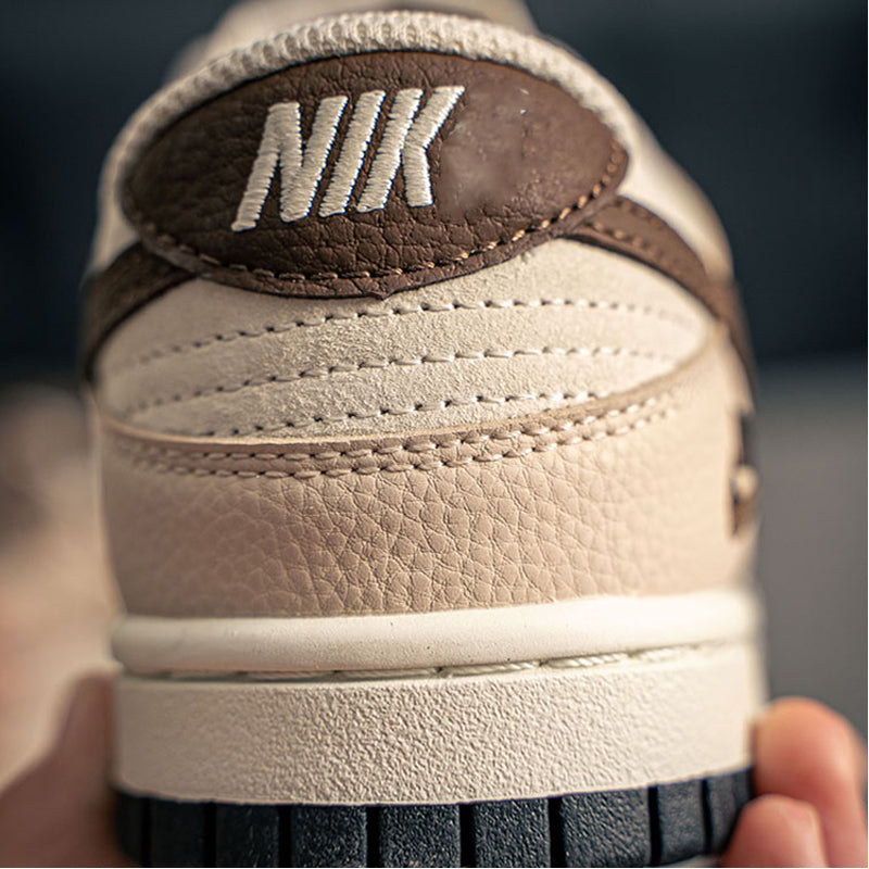 Men's sports shoes