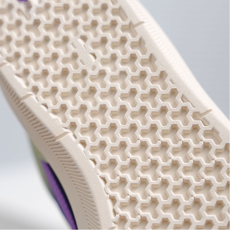 Men's sports shoes