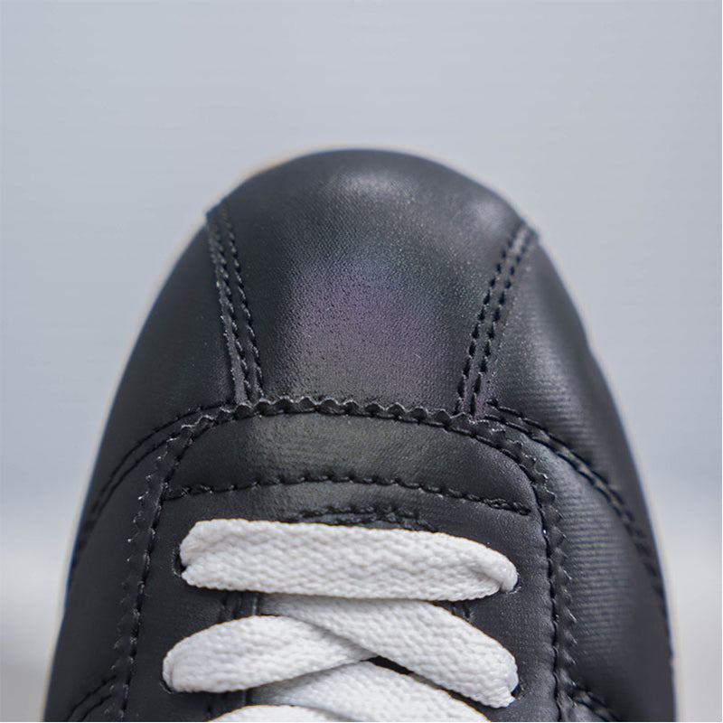 Men's sports shoes