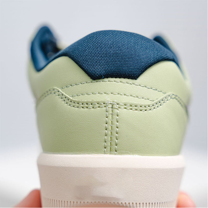 Men's sports shoes