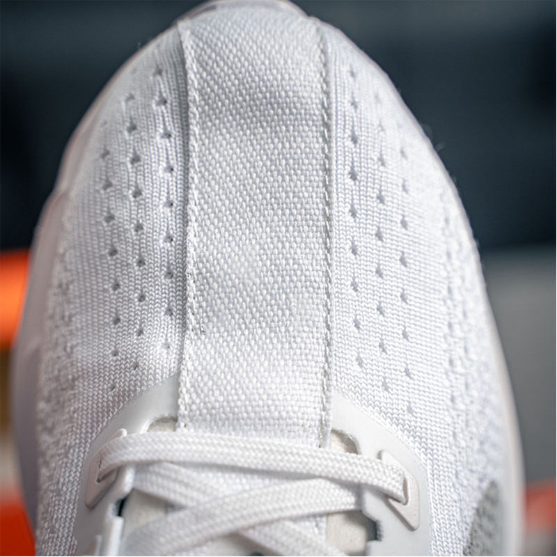 Men's sports shoes