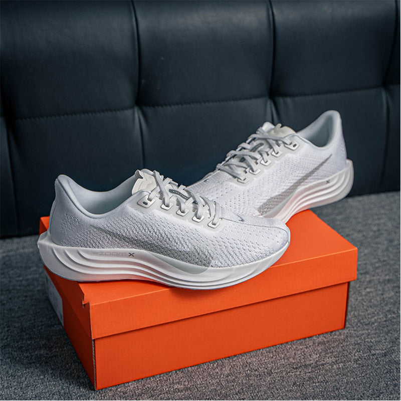 Men's sports shoes