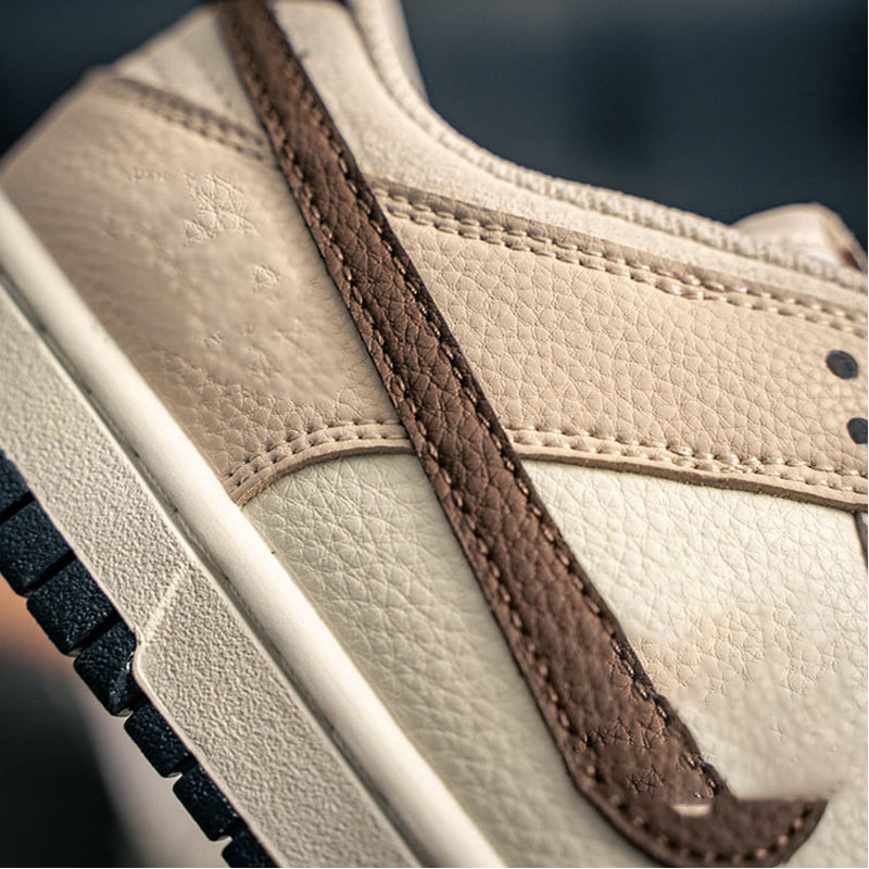 Men's sports shoes
