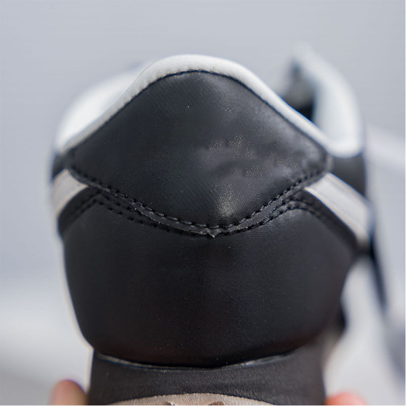 Men's sports shoes