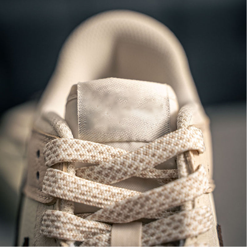 Men's sports shoes