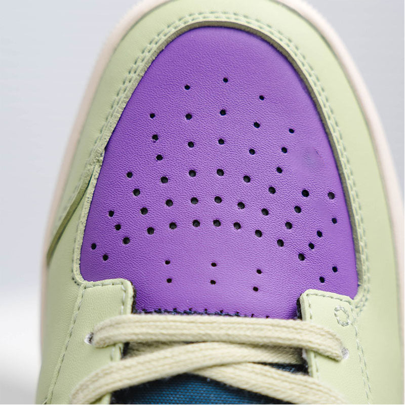 Men's sports shoes