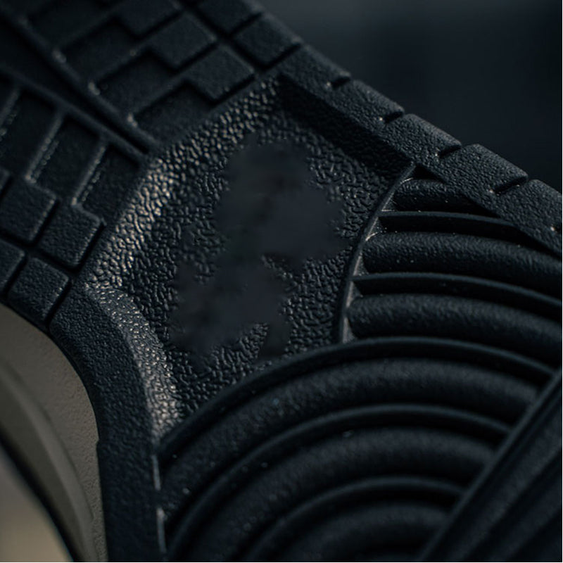 Men's sports shoes